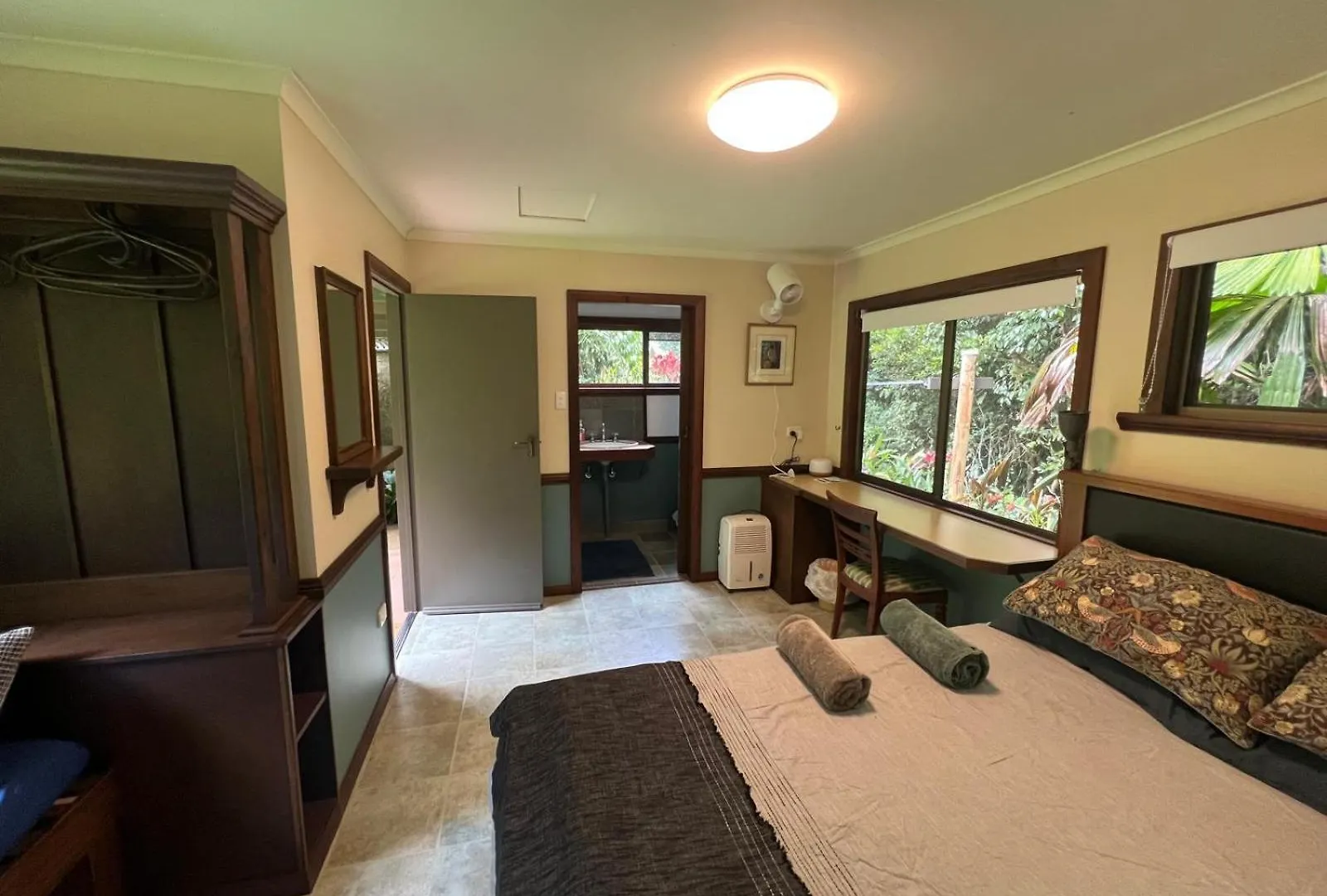 Riflebird Lodge Topaz 0*,