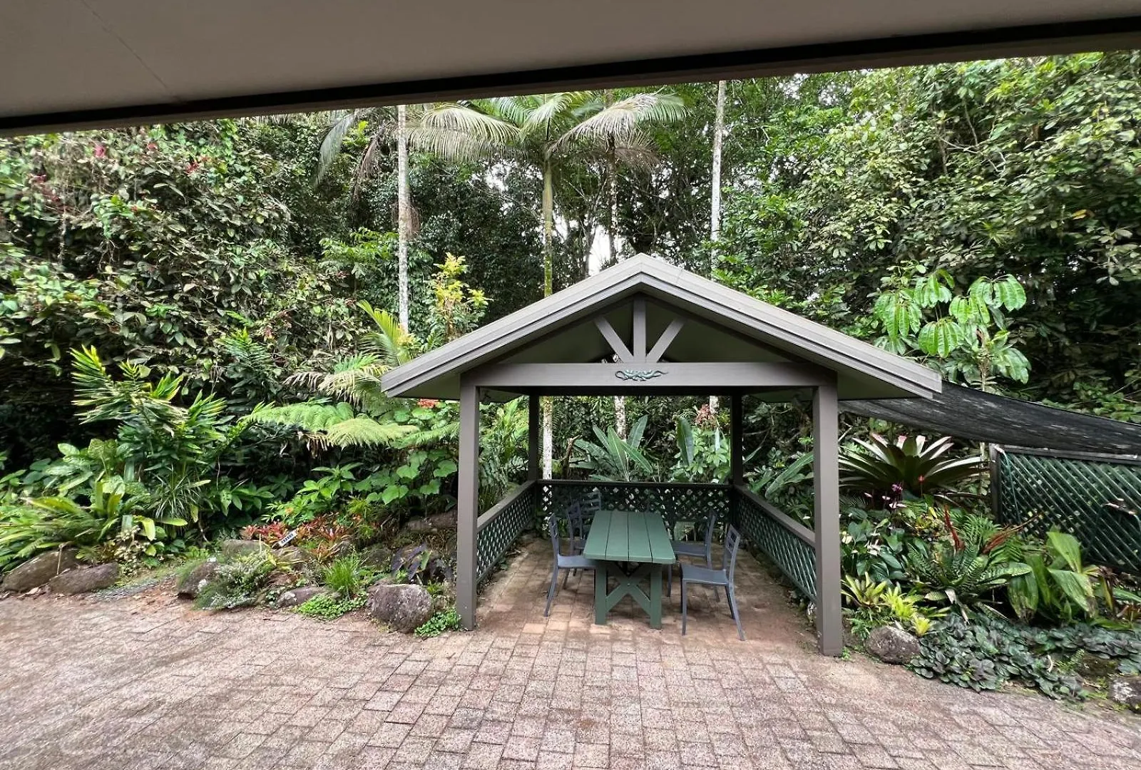 Riflebird Lodge Topaz