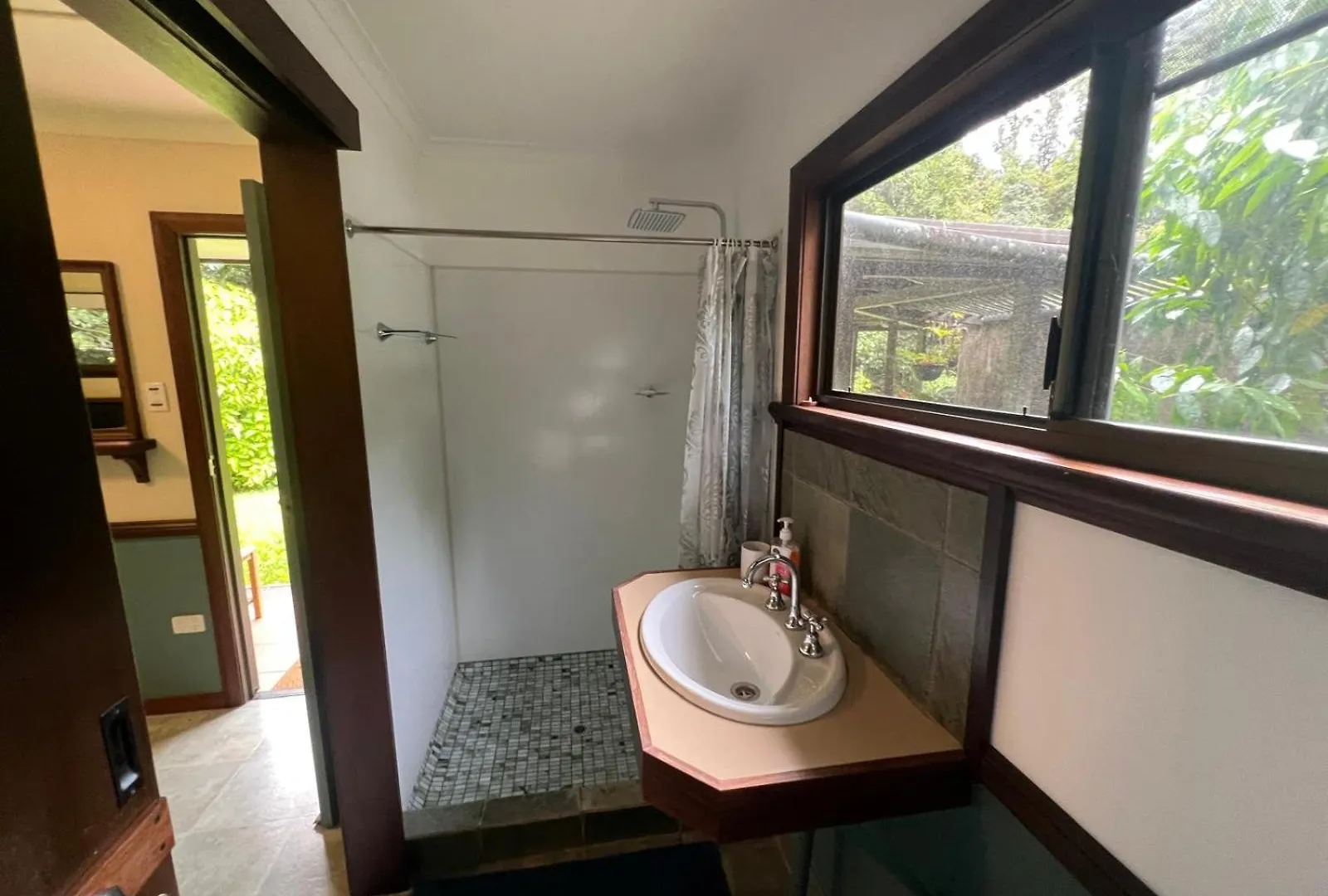 Riflebird Lodge Topaz